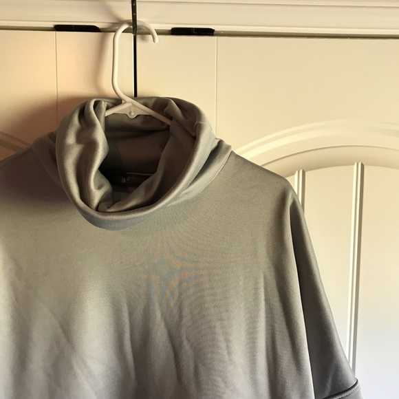 SOLD The North Face Gray cozy slacker poncho - Picture 5 of 8